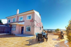 Beautiful house and garden close to Bonalba Golf